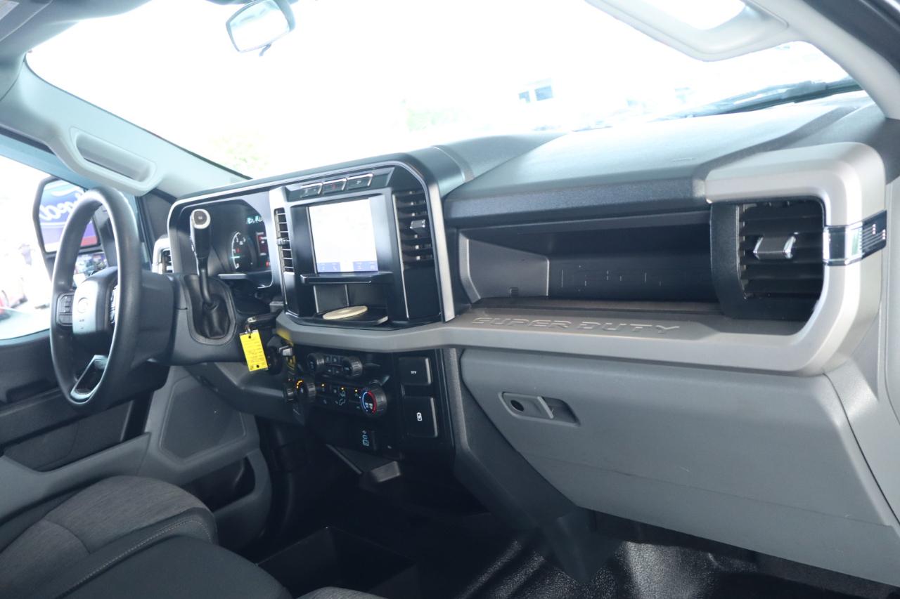 Ford Super Duty F-350 DRW Crew Cab 176" WB XL 2023