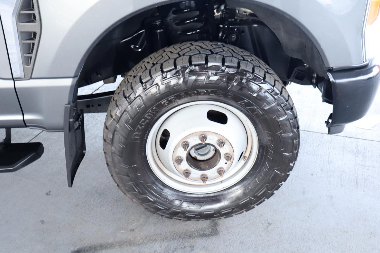 Ford Super Duty F-350 DRW Crew Cab 176" WB XL 2023