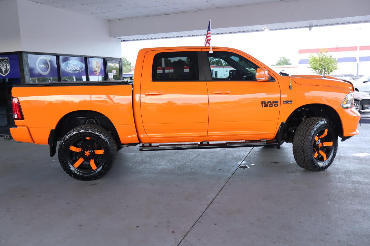 RAM 1500 4WD Crew Cab 140.5" Sport 2015