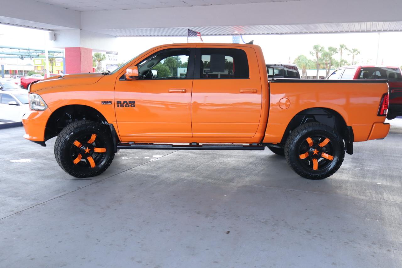 RAM 1500 4WD Crew Cab 140.5" Sport 2015