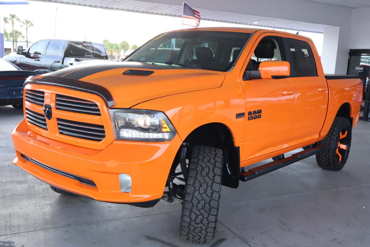 RAM 1500 4WD Crew Cab 140.5" Sport 2015