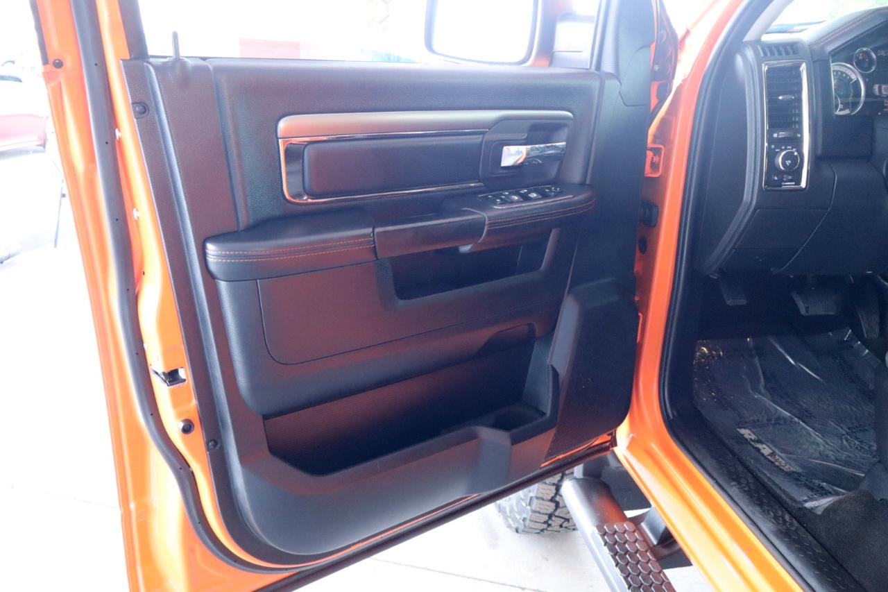RAM 1500 4WD Crew Cab 140.5" Sport 2015