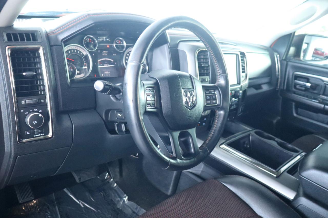 RAM 1500 4WD Crew Cab 140.5" Sport 2015