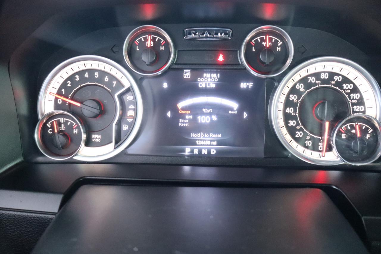 RAM 1500 4WD Crew Cab 140.5" Sport 2015