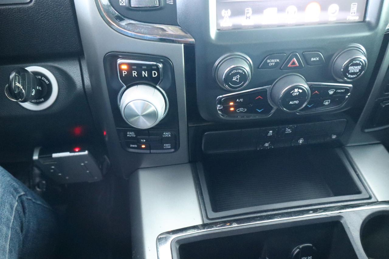 RAM 1500 4WD Crew Cab 140.5" Sport 2015