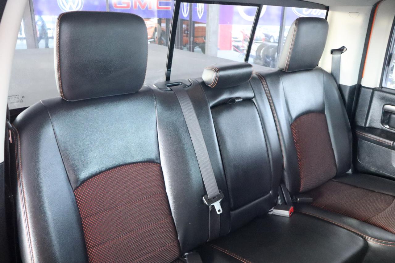 RAM 1500 4WD Crew Cab 140.5" Sport 2015