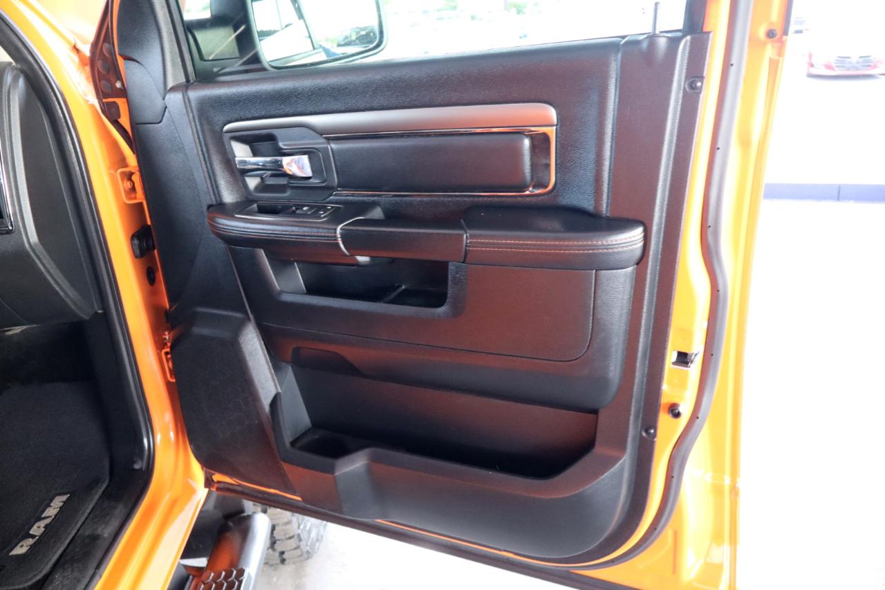 RAM 1500 4WD Crew Cab 140.5" Sport 2015