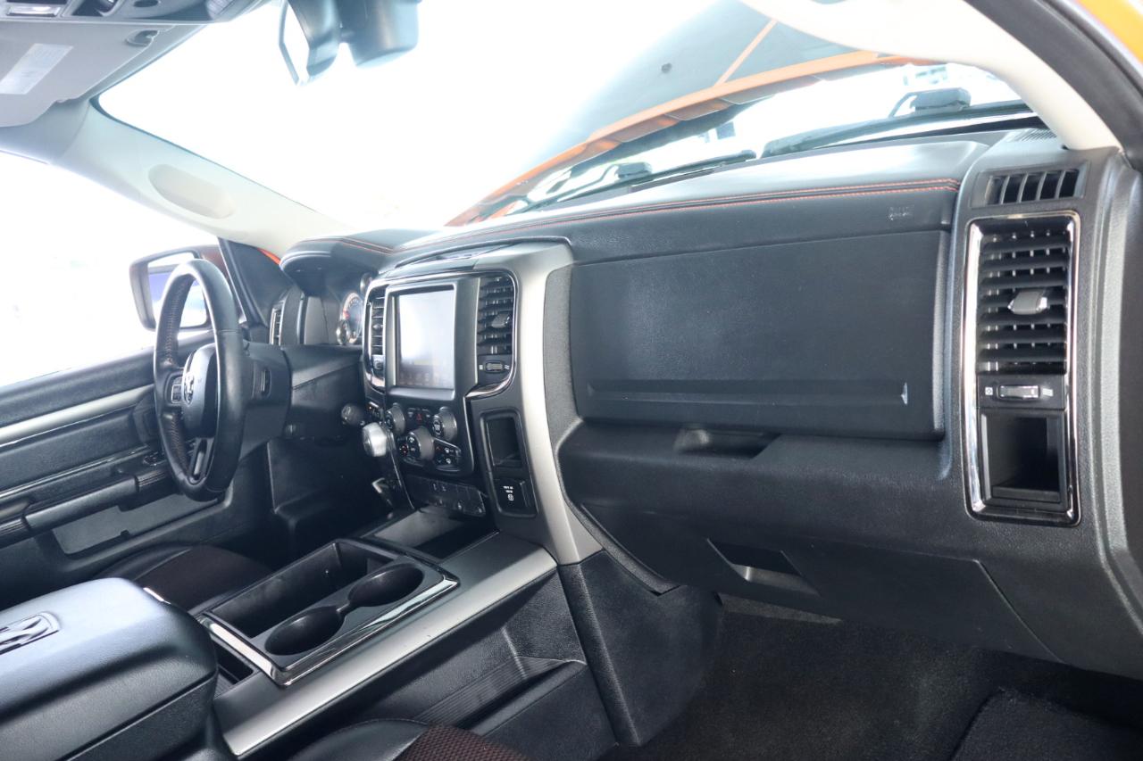RAM 1500 4WD Crew Cab 140.5" Sport 2015