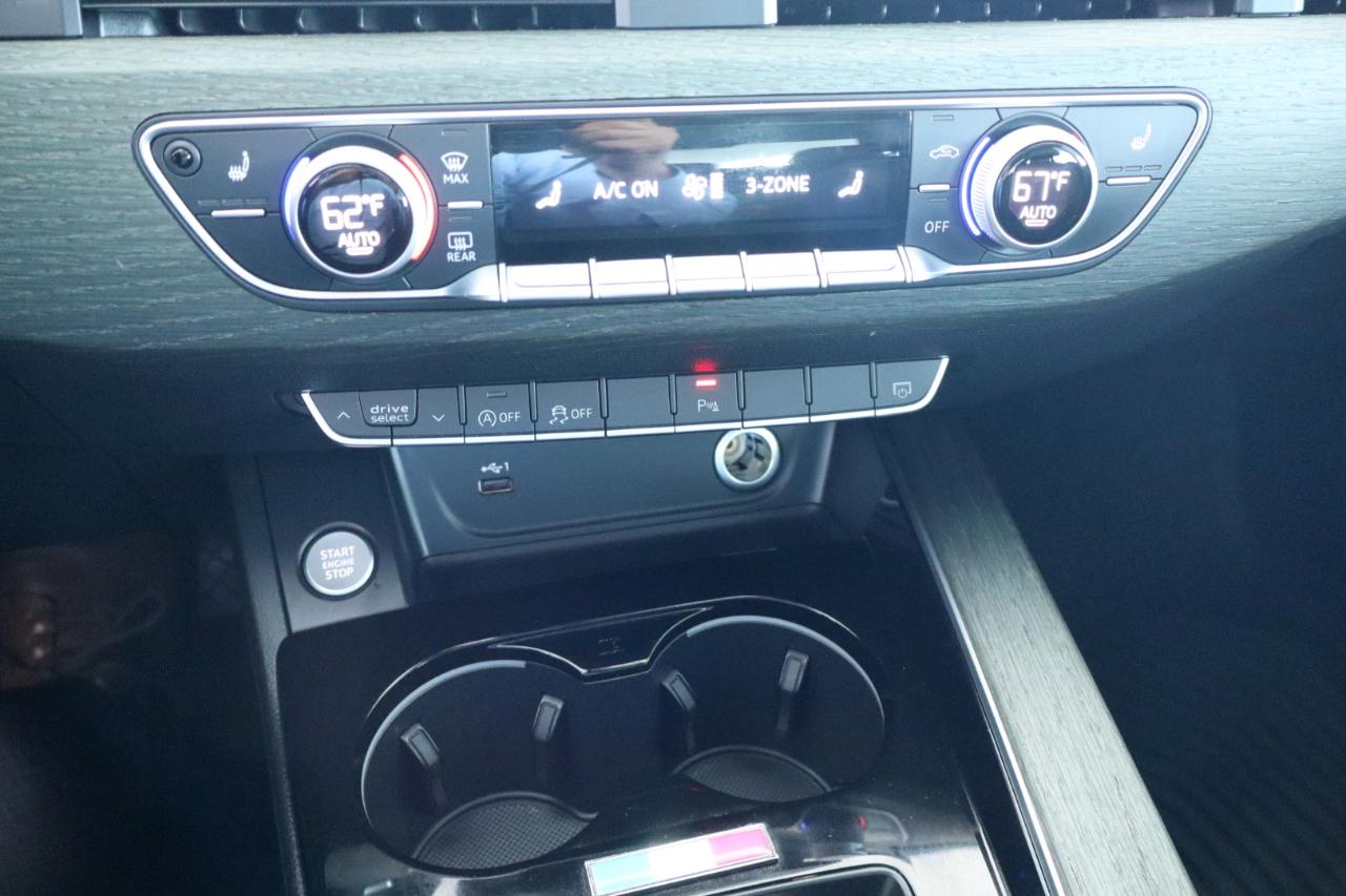 Audi A4 Sedan Premium 40 TFSI quattro 2021
