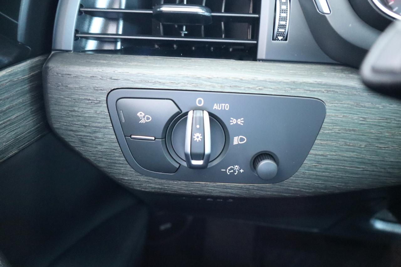 Audi A4 Sedan Premium 40 TFSI quattro 2021