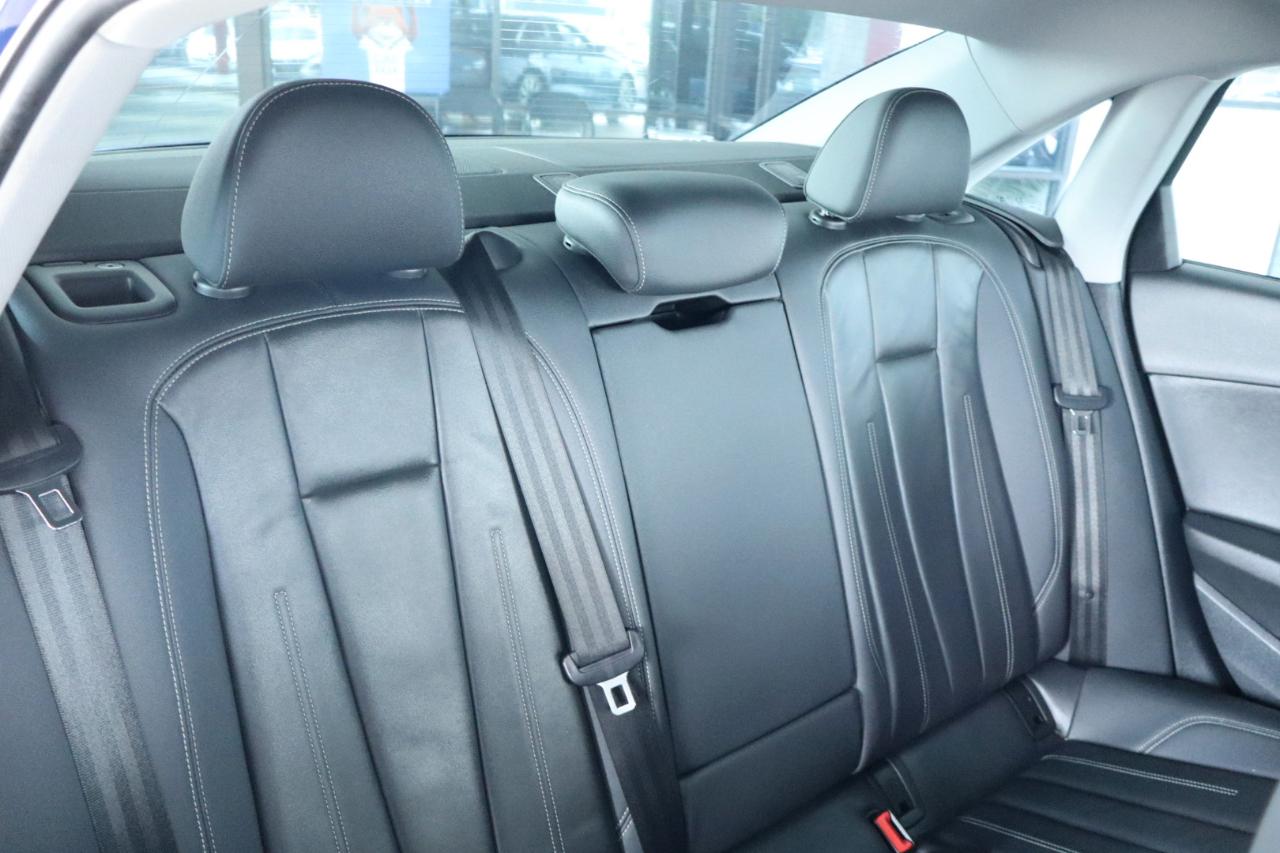 Audi A4 Sedan Premium 40 TFSI quattro 2021