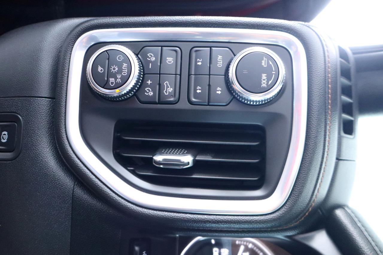 GMC Sierra 1500 4WD Crew Cab 147" AT4 2021