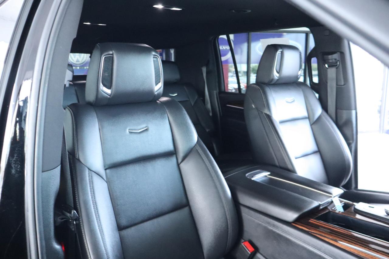 Cadillac Escalade ESV 2WD 4dr Luxury 2022
