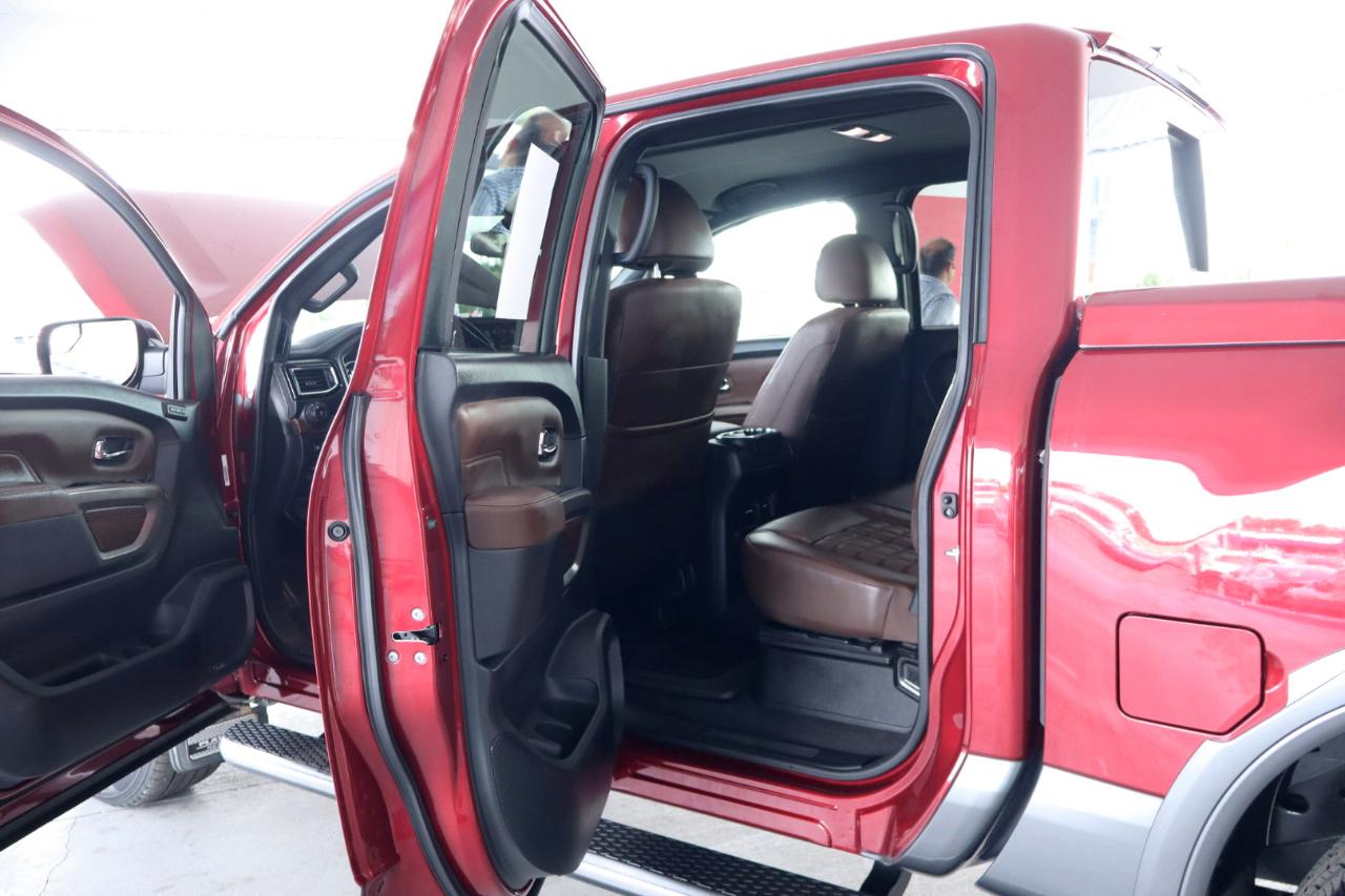 Nissan Titan 4x4 Crew Cab Platinum Reserve 2021