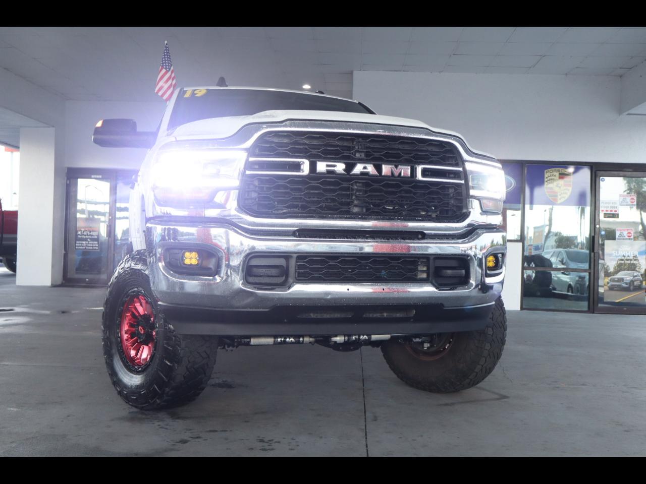 RAM 2500 Tradesman 4x4 Crew Cab 6'4" Box 2019