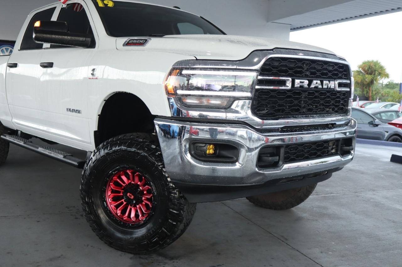 RAM 2500 Tradesman 4x4 Crew Cab 6'4" Box 2019