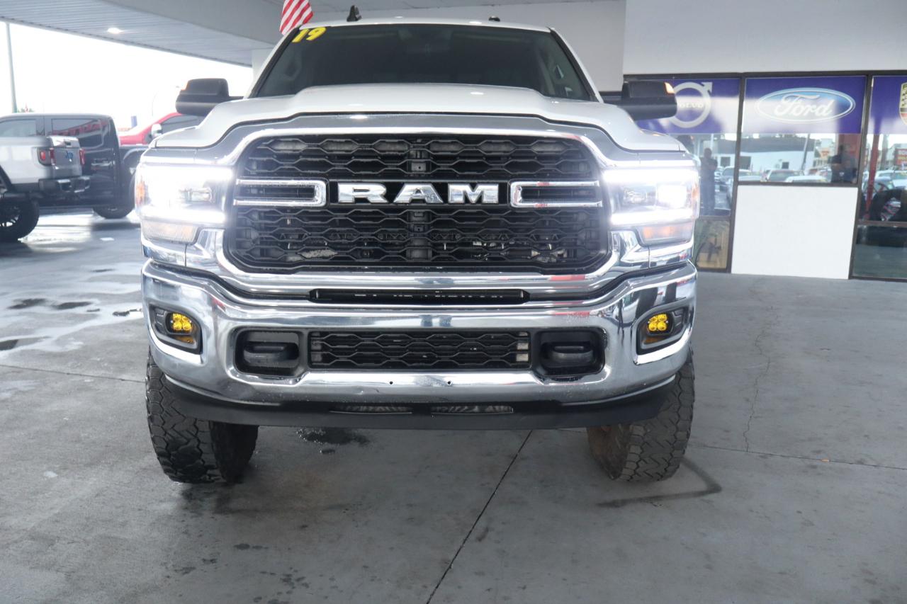 RAM 2500 Tradesman 4x4 Crew Cab 6'4" Box 2019
