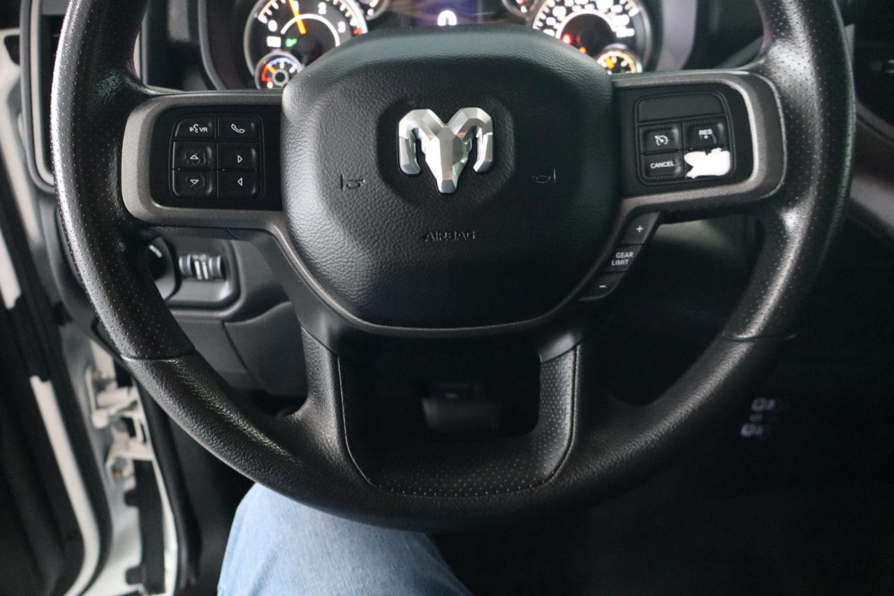 RAM 2500 Tradesman 4x4 Crew Cab 6'4" Box 2019