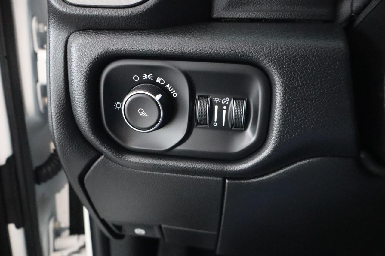 RAM 2500 Tradesman 4x4 Crew Cab 6'4" Box 2019