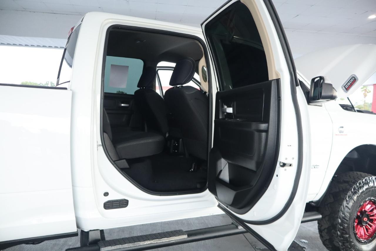 RAM 2500 Tradesman 4x4 Crew Cab 6'4" Box 2019