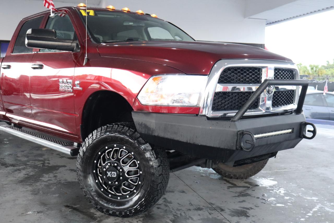 RAM 3500 Tradesman 4x4 Crew Cab 8' Box 2017