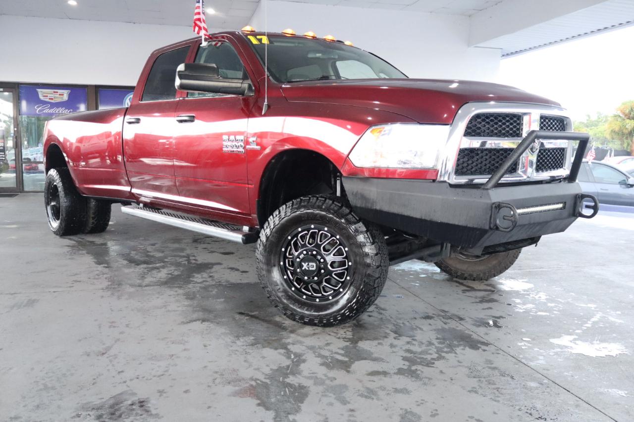 RAM 3500 Tradesman 4x4 Crew Cab 8' Box 2017