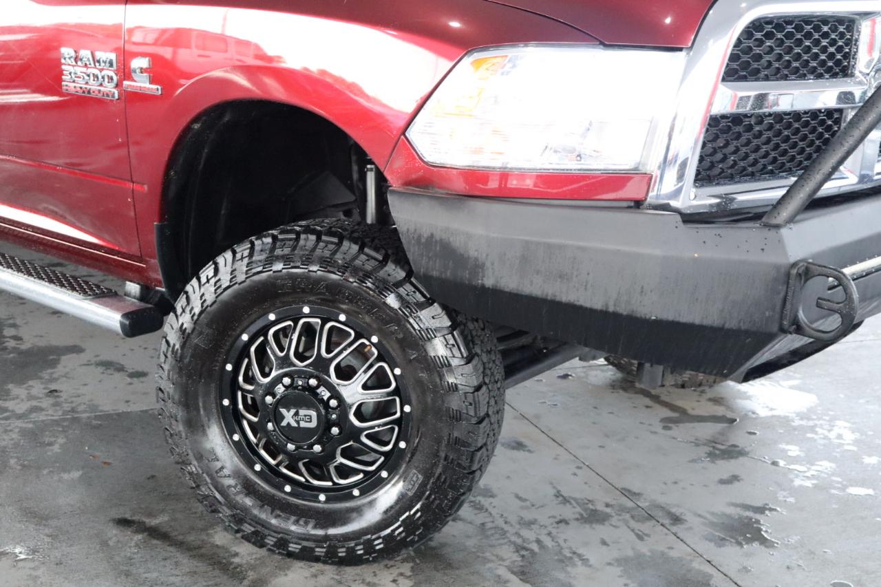 RAM 3500 Tradesman 4x4 Crew Cab 8' Box 2017