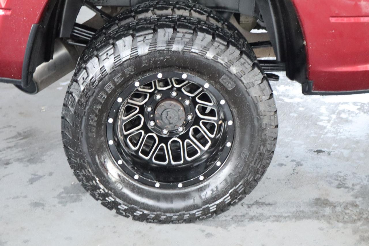RAM 3500 Tradesman 4x4 Crew Cab 8' Box 2017