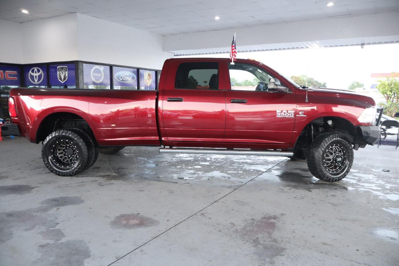RAM 3500 Tradesman 4x4 Crew Cab 8' Box 2017