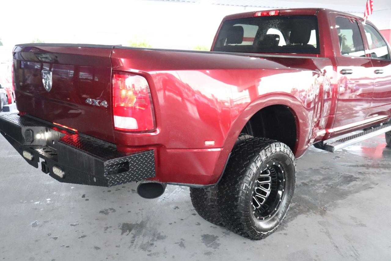 RAM 3500 Tradesman 4x4 Crew Cab 8' Box 2017