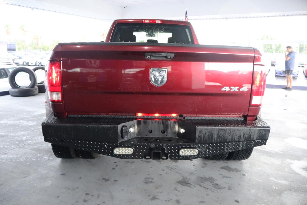 RAM 3500 Tradesman 4x4 Crew Cab 8' Box 2017