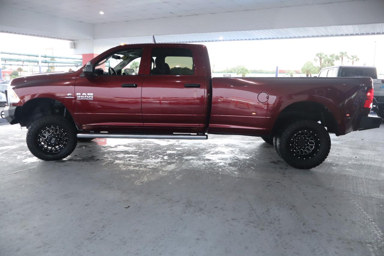 RAM 3500 Tradesman 4x4 Crew Cab 8' Box 2017
