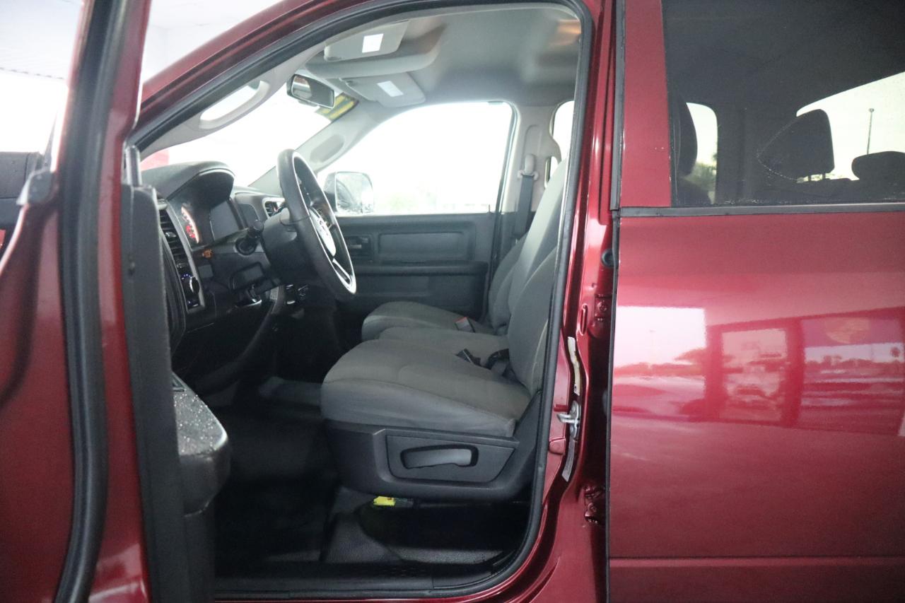 RAM 3500 Tradesman 4x4 Crew Cab 8' Box 2017