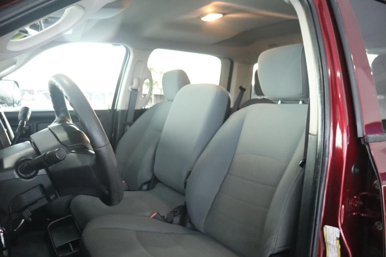 RAM 3500 Tradesman 4x4 Crew Cab 8' Box 2017