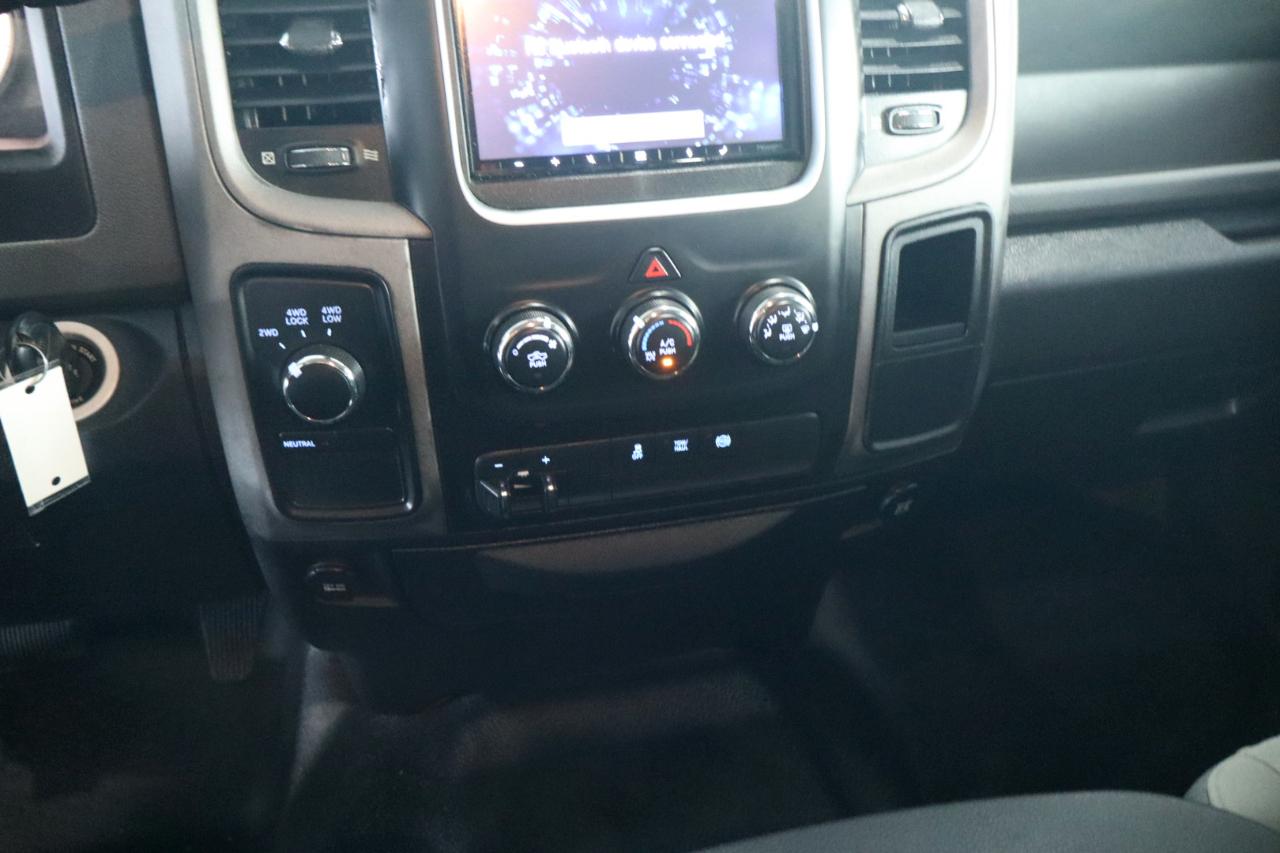 RAM 3500 Tradesman 4x4 Crew Cab 8' Box 2017