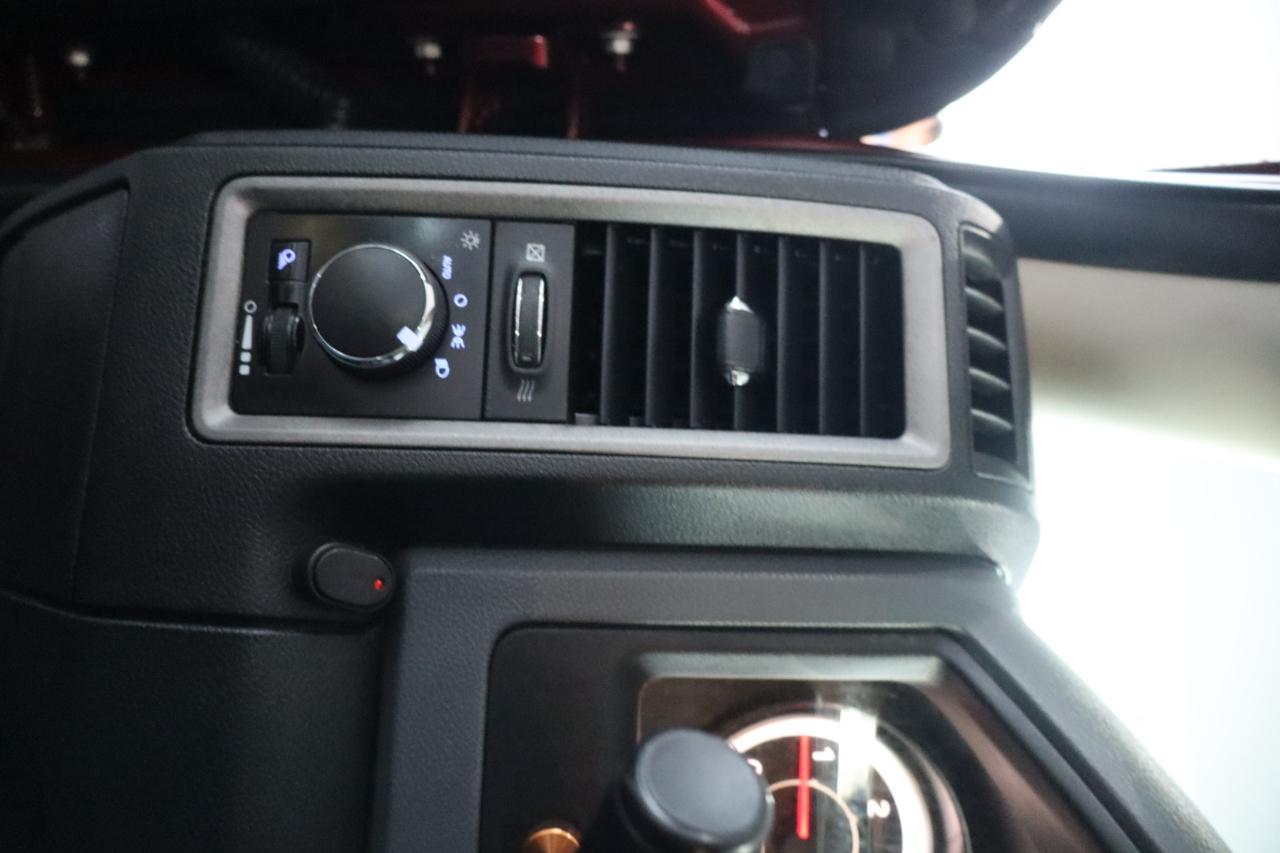 RAM 3500 Tradesman 4x4 Crew Cab 8' Box 2017