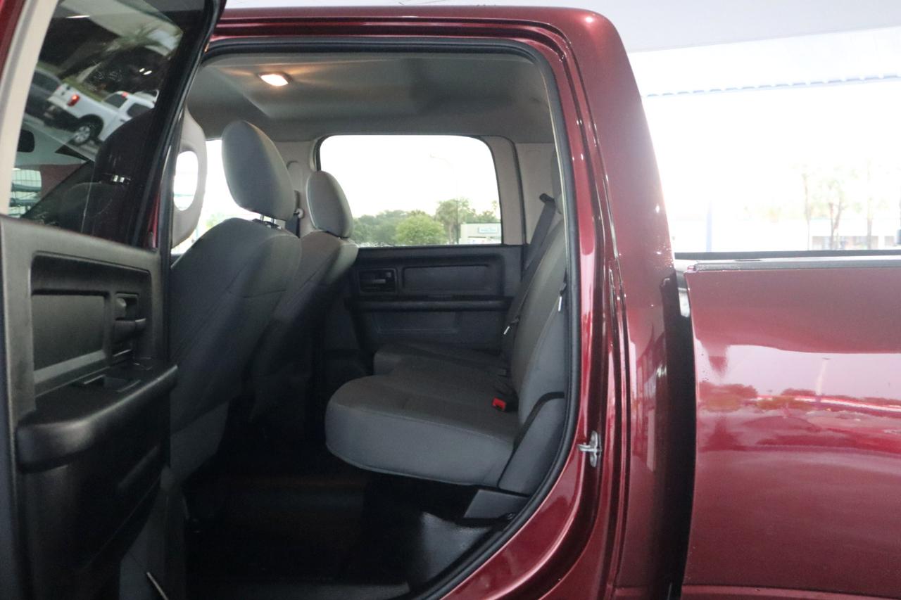 RAM 3500 Tradesman 4x4 Crew Cab 8' Box 2017
