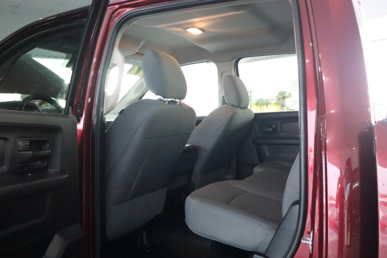 RAM 3500 Tradesman 4x4 Crew Cab 8' Box 2017