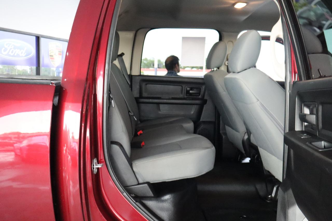 RAM 3500 Tradesman 4x4 Crew Cab 8' Box 2017