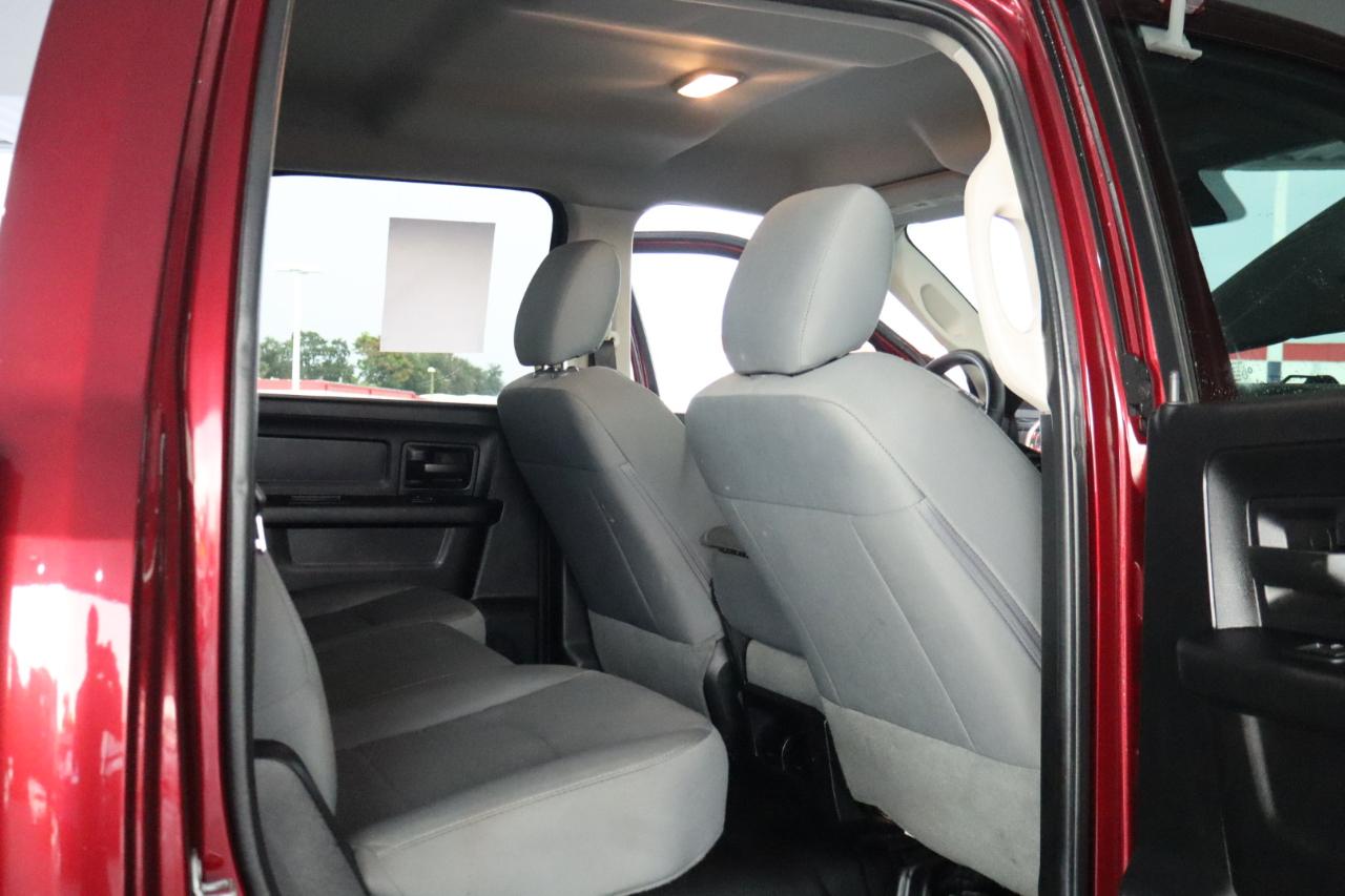 RAM 3500 Tradesman 4x4 Crew Cab 8' Box 2017