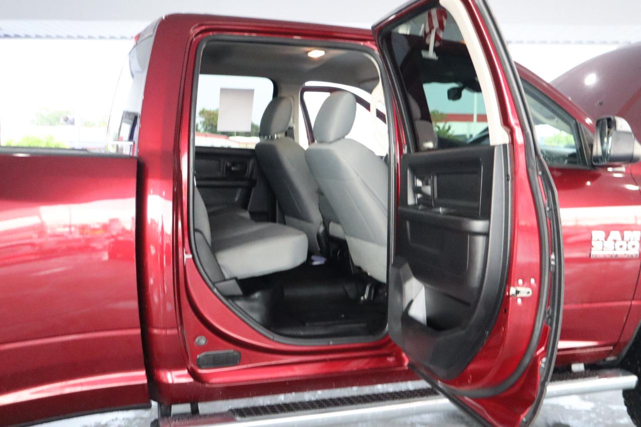 RAM 3500 Tradesman 4x4 Crew Cab 8' Box 2017