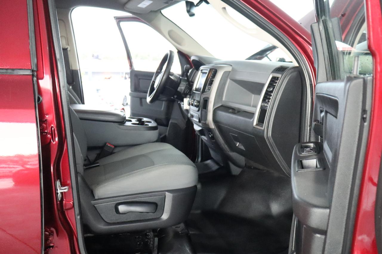 RAM 3500 Tradesman 4x4 Crew Cab 8' Box 2017