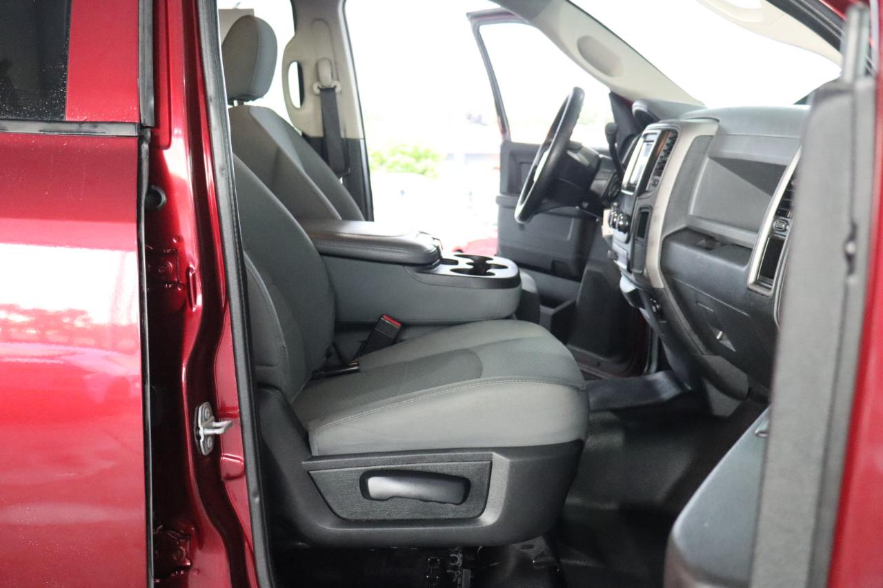 RAM 3500 Tradesman 4x4 Crew Cab 8' Box 2017