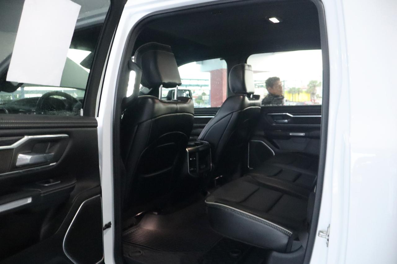 RAM 1500 Laramie 4x4 Crew Cab 6'4" Box 2023