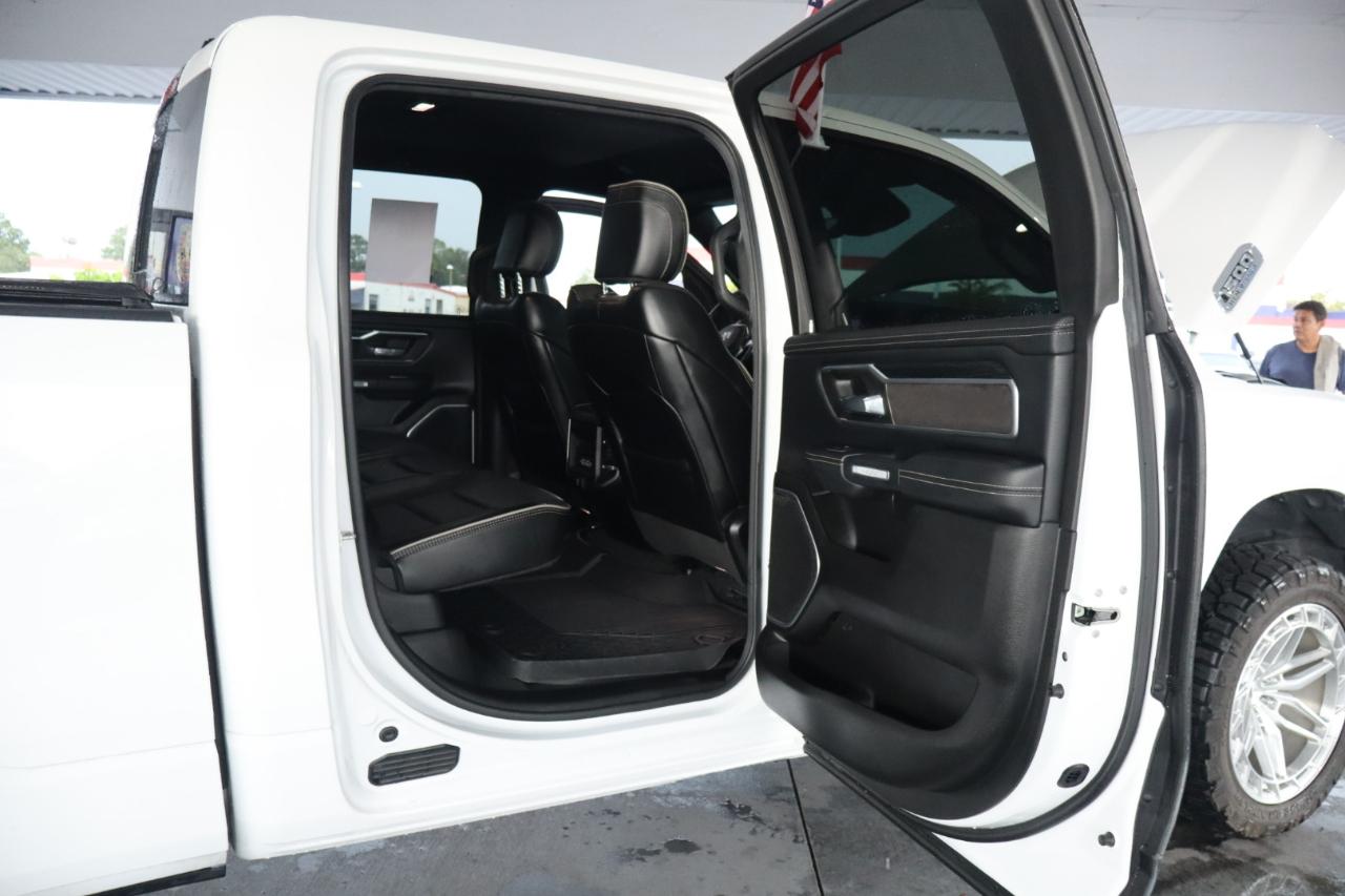 RAM 1500 Laramie 4x4 Crew Cab 6'4" Box 2023