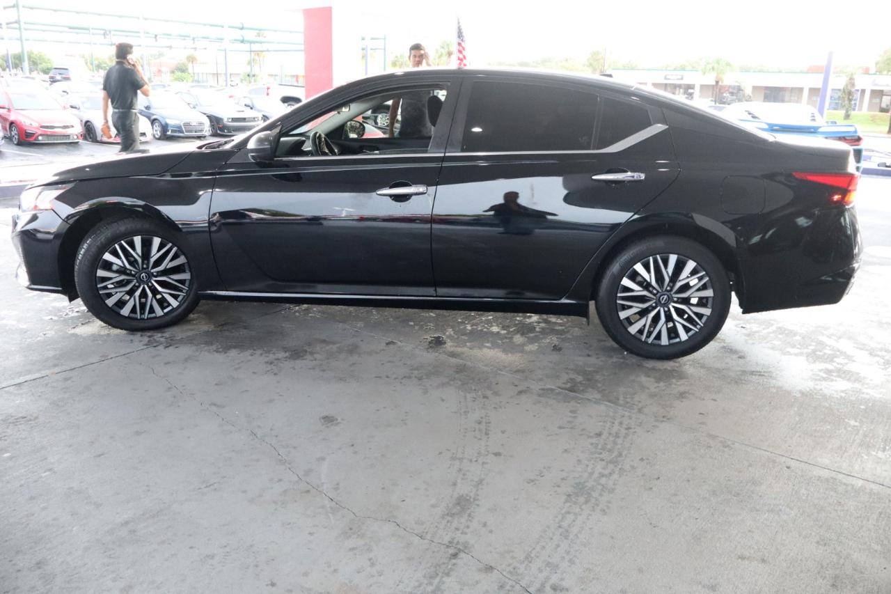 Nissan Altima 2.5 SV Sedan 2024