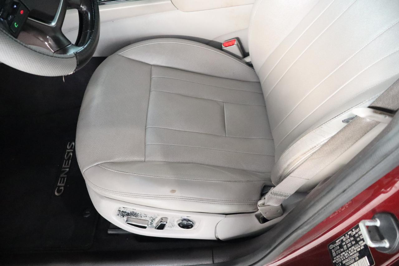 Hyundai Genesis 4dr Sdn V6 3.8L RWD 2015