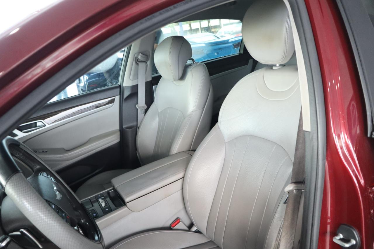 Hyundai Genesis 4dr Sdn V6 3.8L RWD 2015