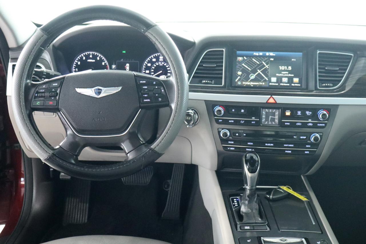 Hyundai Genesis 4dr Sdn V6 3.8L RWD 2015