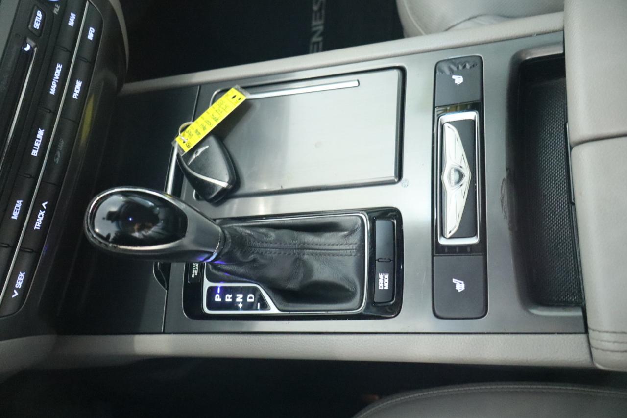 Hyundai Genesis 4dr Sdn V6 3.8L RWD 2015